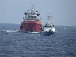 120 tàu Trung Quốc vẫn vây quanh giàn khoan 